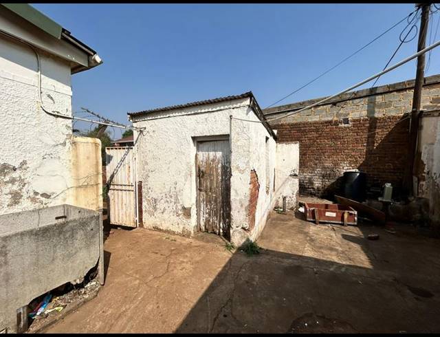 12 BEDROOM HOUSE FOR SALE IN SPRINGS CENTRAL